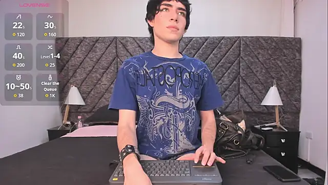 Snapshot of DemonFoxx chatting on July 15, 2026, 12:43 pm DemonFoxx online show from July 15, 2026, 12:43 pm