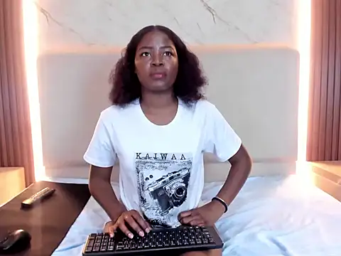 YuyuHOT online show from April 23, 2026, 3:03 pm