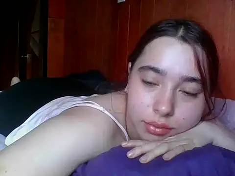 Snapshot of Annisof chatting on May 3, 2026, 7:20 pm Annisof online show from May 3, 2026, 7:20 pm