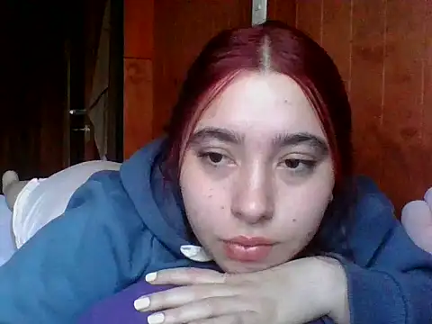 Snapshot of Annisof chatting on May 21, 2026, 6:59 pm Annisof online show from May 21, 2026, 6:59 pm