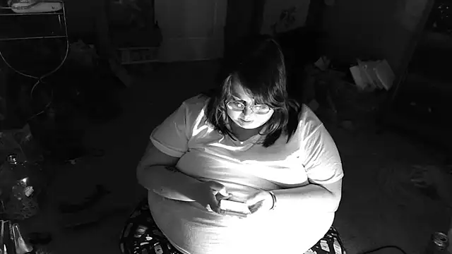 Snapshot of princessghostiii chatting on May 2, 2026, 12:04 am princessghostiii online show from May 2, 2026, 12:04 am