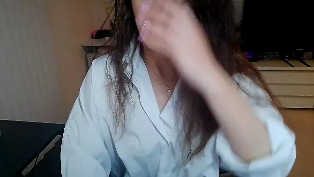 khalessi13 online show from May 4, 2026, 9:33 pm