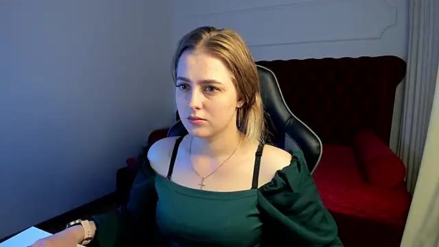 EllaBells online show from June 5, 2026, 5:03 am
