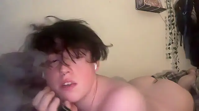 Snapshot of JacobHiltonn chatting on April 23, 2026, 10:03 am JacobHiltonn online show from April 23, 2026, 10:03 am