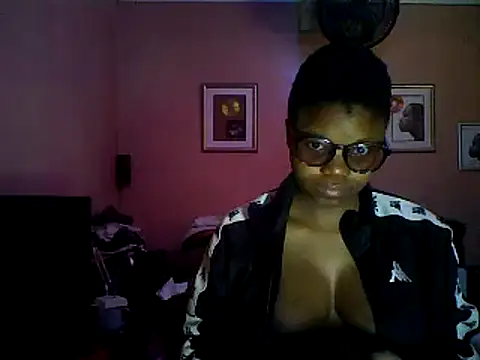 Snapshot of Hotboobs27 chatting on June 18, 2026, 8:14 am Hotboobs27 online show from June 18, 2026, 8:14 am