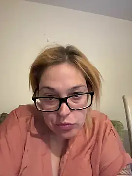 Snapshot of SecretRavenXO chatting on May 16, 2026, 12:40 am SecretRavenXO online show from May 16, 2026, 12:40 am