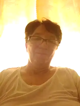 KetQueen101 online show from May 4, 2026, 11:17 am
