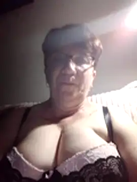 Snapshot of KetQueen101 chatting on June 20, 2026, 9:06 pm KetQueen101 online show from June 20, 2026, 9:06 pm