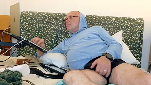 Snapshot of KinkCentral chatting on May 12, 2026, 8:39 pm KinkCentral online show from May 12, 2026, 8:39 pm