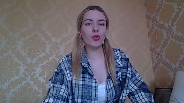 Snapshot of Softy_Aura_ chatting on June 16, 2026, 2:09 pm Softy Aura online show from June 16, 2026, 2:09 pm