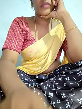 Snapshot of Tamil_Hot_HoneyBee chatting on July 3, 2026, 6:47 pm Tamil Hot HoneyBee online show from July 3, 2026, 6:47 pm