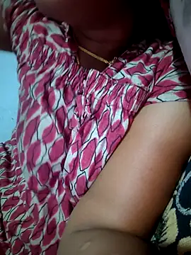 Snapshot of Tamil_Hot_HoneyBee chatting on August 5, 2026, 11:46 am Tamil Hot HoneyBee online show from August 5, 2026, 11:46 am