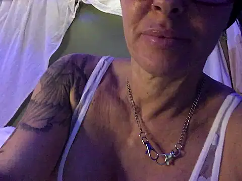 Snapshot of claraxloveuse chatting on May 8, 2026, 12:21 pm claraxloveuse online show from May 8, 2026, 12:21 pm