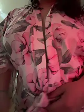 Miss Lolyne online show from April 24, 2026, 6:43 pm