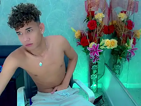 santiago twink online show from April 29, 2026, 1:26 pm