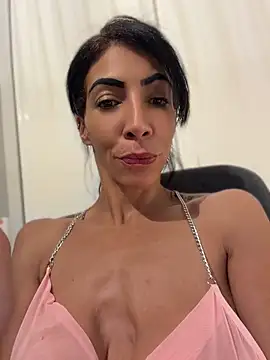 Snapshot of Yasmiinee chatting on June 7, 2026, 10:13 pm Yasmiinee online show from June 7, 2026, 10:13 pm
