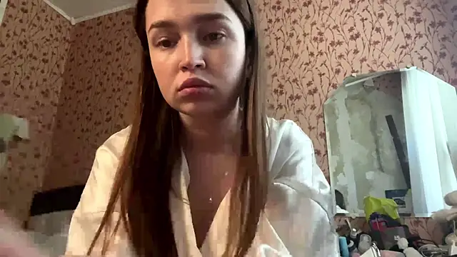 Snapshot of Chloooee chatting on July 13, 2026, 10:40 am Chloooee online show from July 13, 2026, 10:40 am