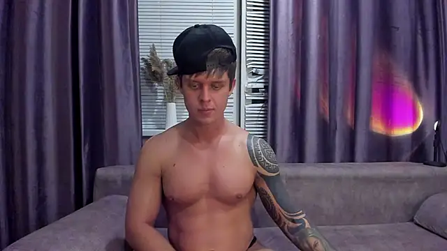 Snapshot of MarcoErra chatting on June 7, 2026, 4:55 pm MarcoErra online show from June 7, 2026, 4:55 pm