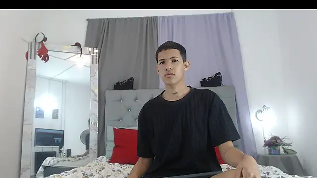 Snapshot of PhillipCox chatting on June 3, 2026, 3:31 am PhillipCox online show from June 3, 2026, 3:31 am