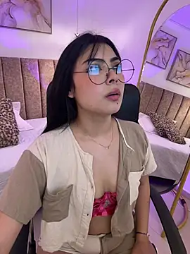 Snapshot of SofiVelvet_ chatting on May 1, 2026, 6:23 pm SofiVelvet online show from May 1, 2026, 6:23 pm
