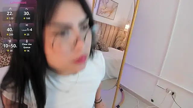 Snapshot of SofiVelvet_ chatting on May 8, 2026, 12:21 pm SofiVelvet online show from May 8, 2026, 12:21 pm
