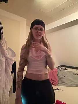 Lina-420 online show from May 17, 2026, 7:43 pm