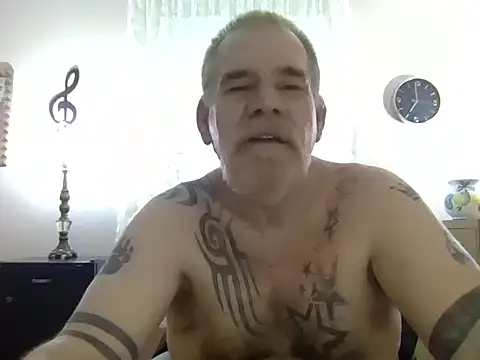 Snapshot of Caesar_Baxter chatting on April 28, 2026, 10:59 pm Caesar Baxter online show from April 28, 2026, 10:59 pm