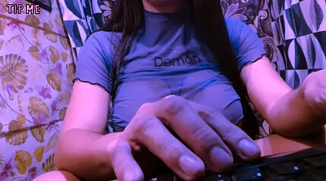 Snapshot of TSjuicyhotdrops chatting on March 10, 2025, 4:35 pm TSjuicyhotdrops online show from March 10, 2025, 4:35 pm