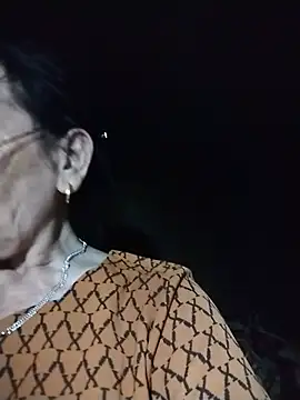 Snapshot of mouth22 chatting on June 29, 2026, 1:44 pm mouth22 online show from June 29, 2026, 1:44 pm