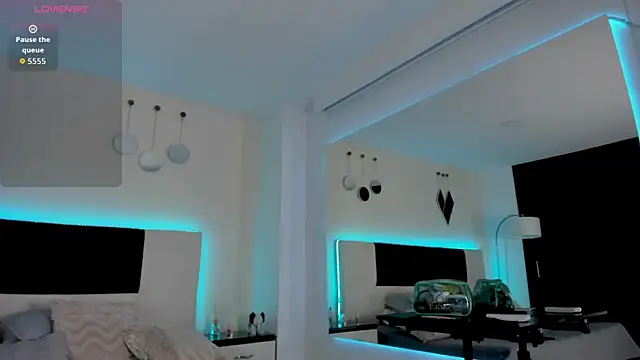 Sky Loren online show from June 25, 2026, 4:01 am