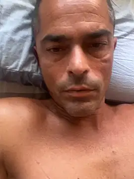 Snapshot of Riccardo86xx chatting on June 25, 2026, 12:20 pm Riccardo86xx online show from June 25, 2026, 12:20 pm