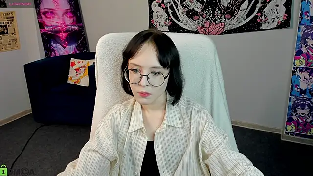 Lilac-Muse online show from June 25, 2026, 11:37 am