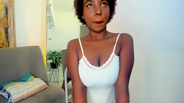 Snapshot of Kiara_Curls chatting on July 1, 2026, 11:34 am Kiara Curls online show from July 1, 2026, 11:34 am