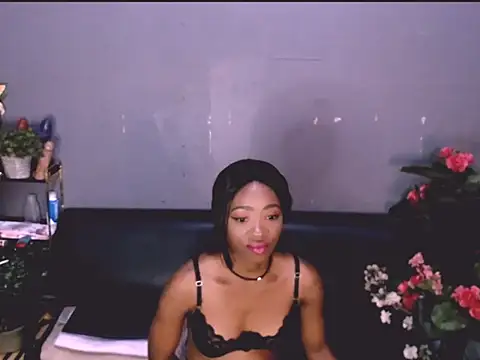 Snapshot of LolaSavageXO chatting on May 15, 2026, 8:21 am LolaSavageXO online show from May 15, 2026, 8:21 am