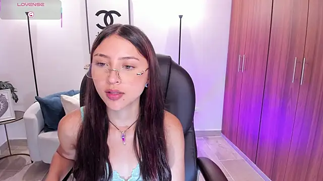 Snapshot of Nikky_sweett_ chatting on May 3, 2026, 8:48 pm Nikky sweett online show from May 3, 2026, 8:48 pm