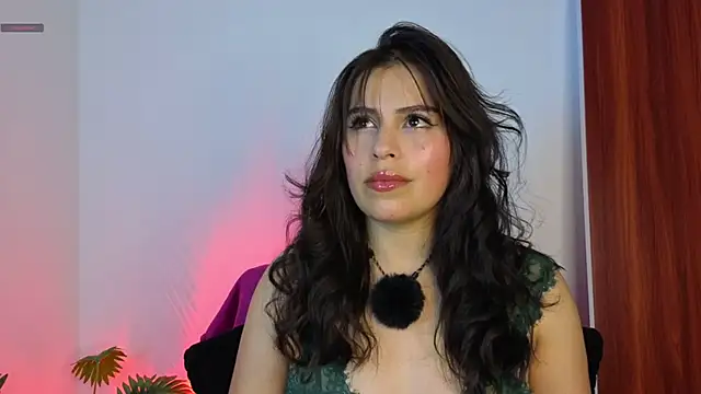 Yenifer 27 online show from May 6, 2026, 3:02 am