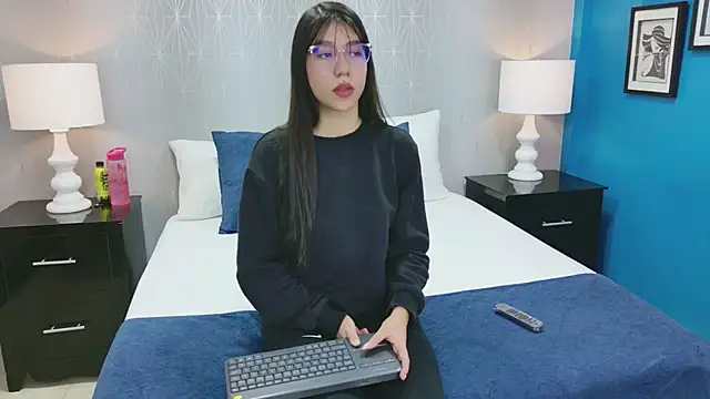 Snapshot of VioletSweetts chatting on June 2, 2026, 8:55 pm VioletSweetts online show from June 2, 2026, 8:55 pm