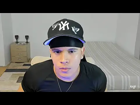 Snapshot of sant_wahlberg chatting on May 6, 2026, 3:57 am sant wahlberg online show from May 6, 2026, 3:57 am