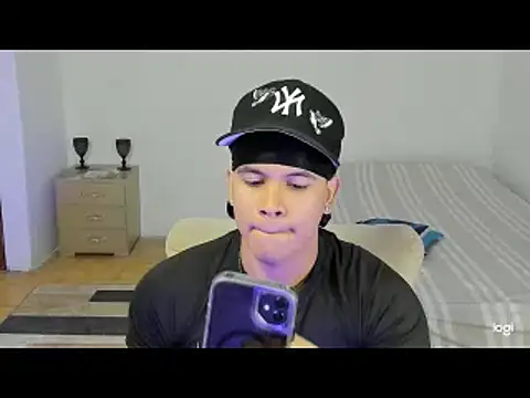 Snapshot of sant_wahlberg chatting on May 8, 2026, 10:04 pm sant wahlberg online show from May 8, 2026, 10:04 pm