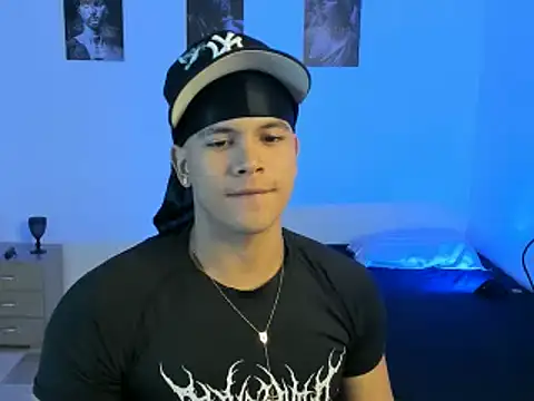 Snapshot of sant_wahlberg chatting on June 10, 2026, 11:24 pm sant wahlberg online show from June 10, 2026, 11:24 pm