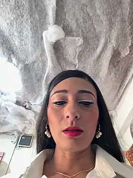 IsabellaMariet online show from July 5, 2026, 2:13 pm