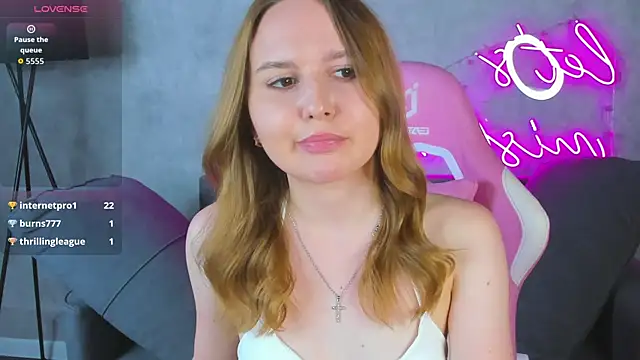Emmaa Kimm online show from June 25, 2026, 5:12 am
