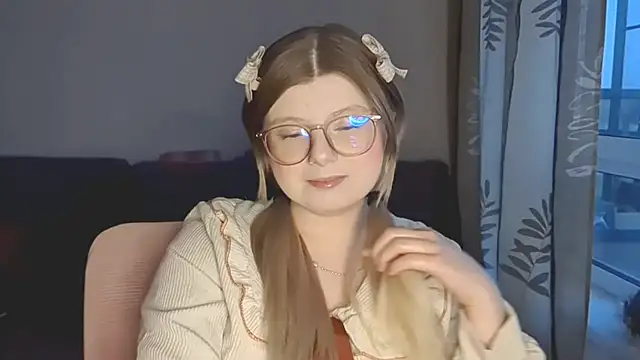 Snapshot of YukiBlush chatting on May 8, 2026, 4:12 pm YukiBlush online show from May 8, 2026, 4:12 pm
