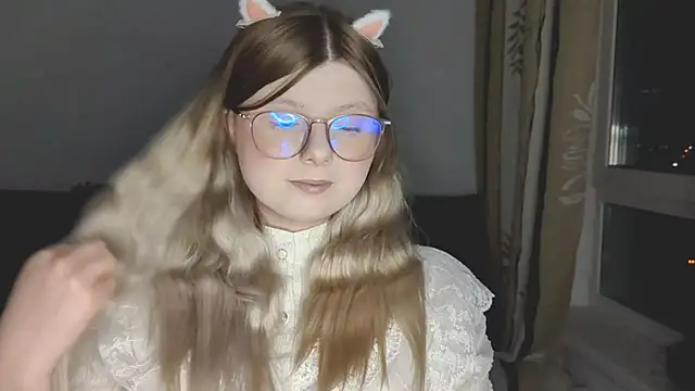Snapshot of YukiBlush chatting on May 12, 2026, 8:06 pm YukiBlush online show from May 12, 2026, 8:06 pm