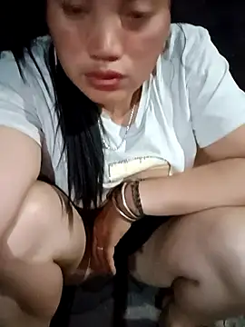 Snapshot of Blaze_Luna chatting on May 3, 2026, 12:33 pm Blaze Luna online show from May 3, 2026, 12:33 pm