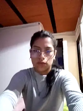 Queen wee online show from May 1, 2026, 3:44 am