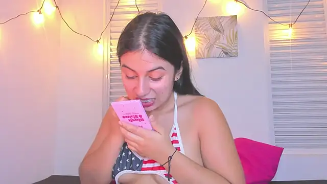 Snapshot of VictoriaaLopez chatting on July 4, 2026, 2:01 pm VictoriaaLopez online show from July 4, 2026, 2:01 pm