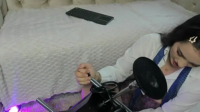 Snapshot of Megann_Rousee chatting on June 3, 2026, 1:03 pm Megann Rousee online show from June 3, 2026, 1:03 pm
