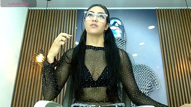 RoxxySweet01 online show from May 4, 2026, 1:18 pm