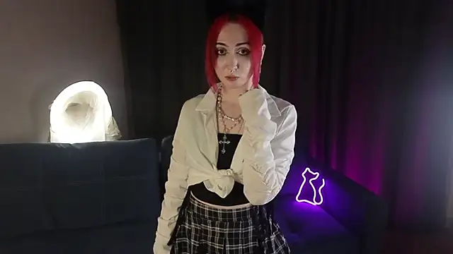 scarletsweettt online show from April 30, 2026, 8:57 pm